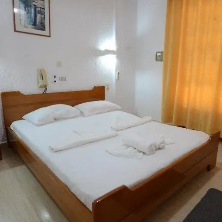 Alex Aparthotel *